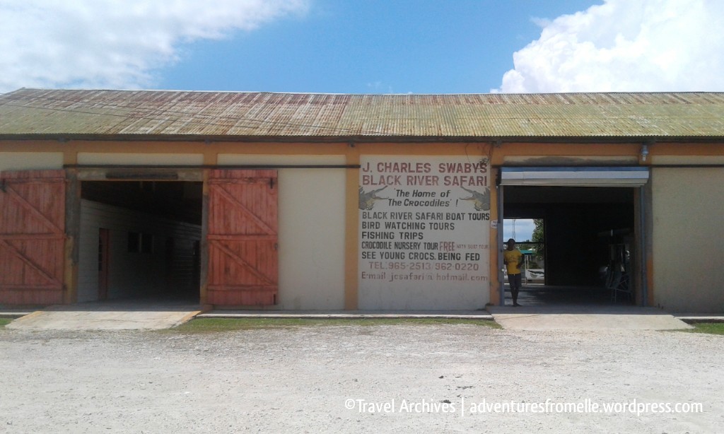 entrance-black river safari